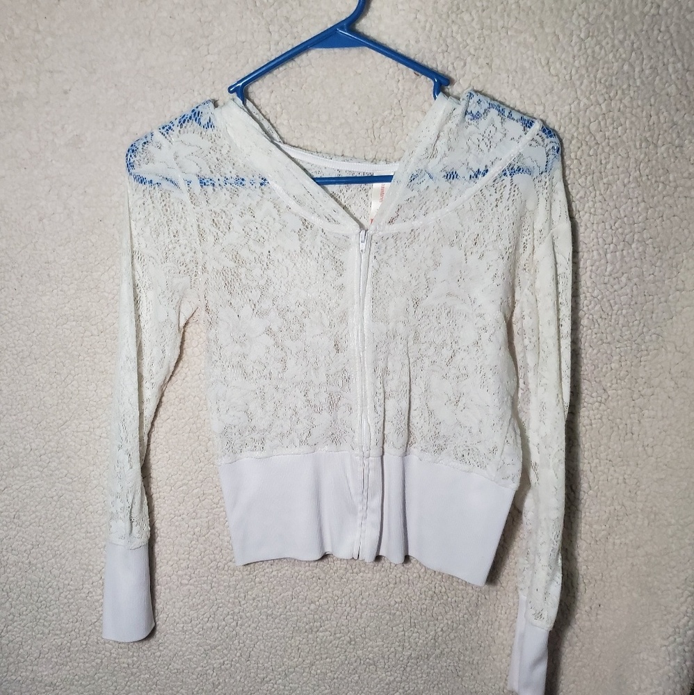White lace stretchy crop hoodie